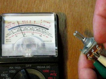 How to read resistance with an analog meter